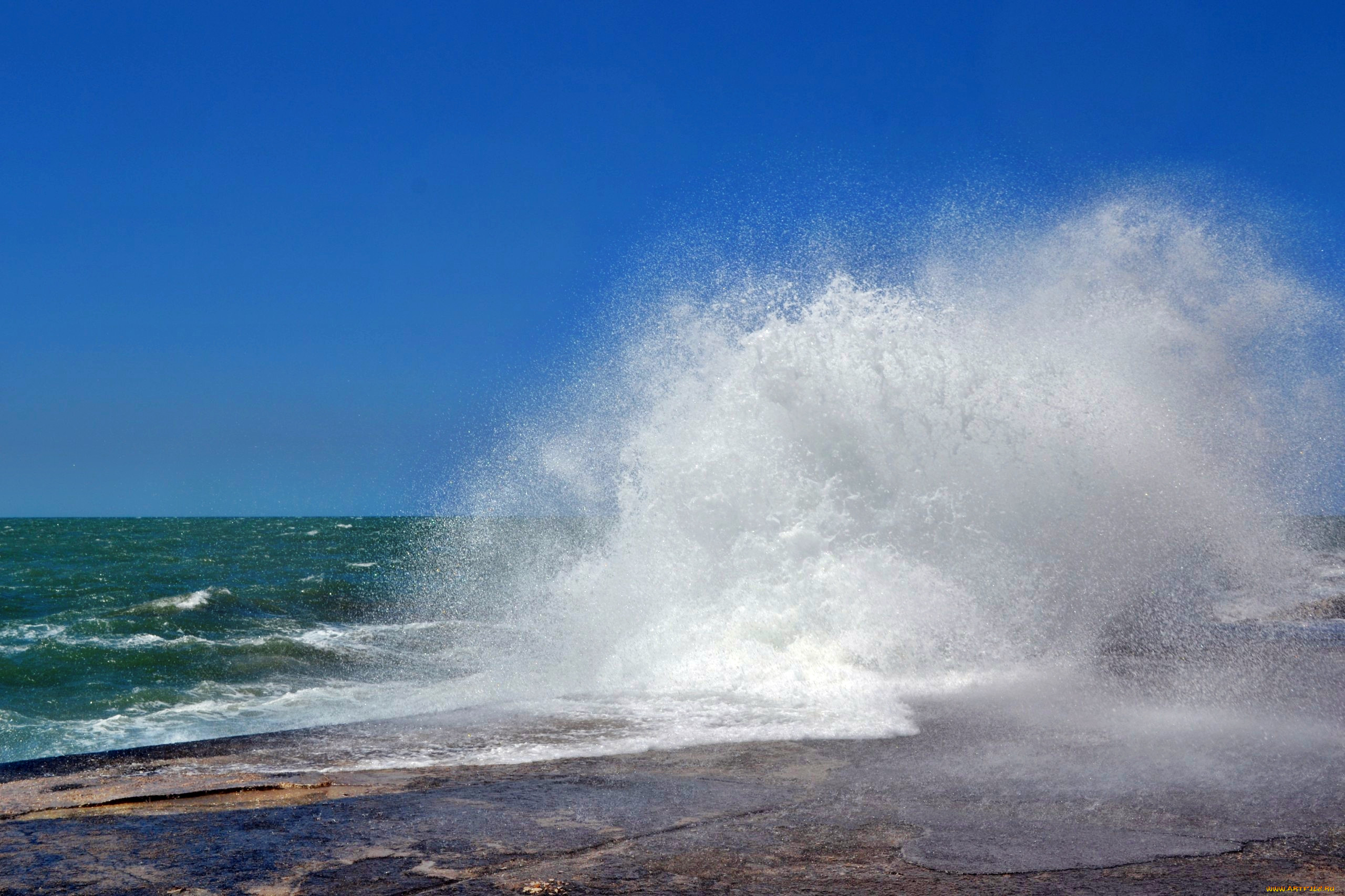 Волны волны плещутся волны песня. Брызги моря. Море волны брызги. Море фото. Волны прибоя в море.